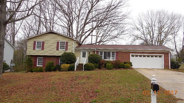 1st image of 118 Chaucer Dr
