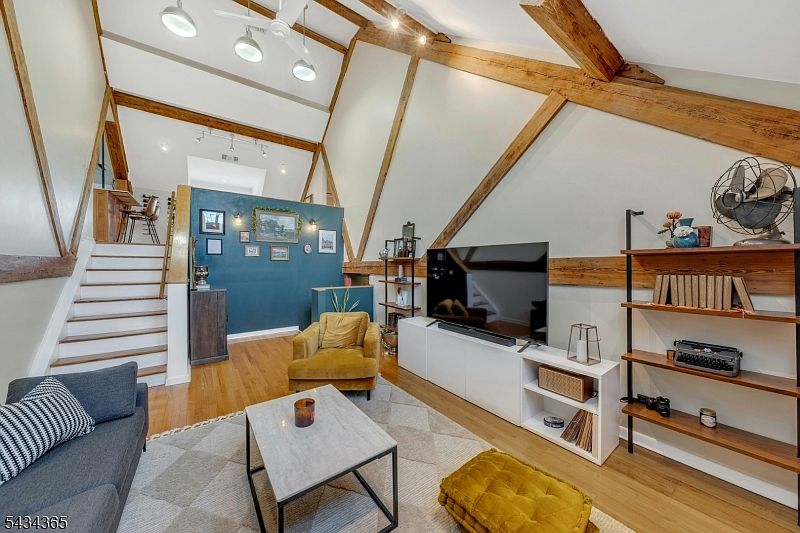 1st image of 491 Valley St #15