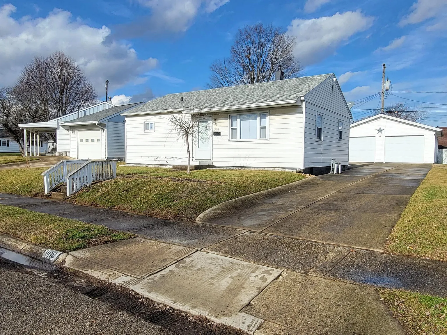 3 bed, 816 sqft, $1,300 — Photo 2