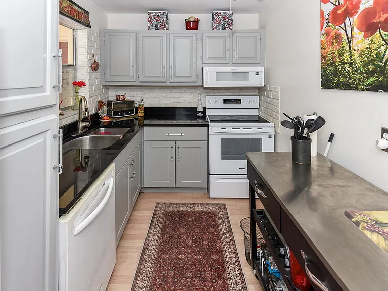 477 Lake Dora Dr — Photo 10