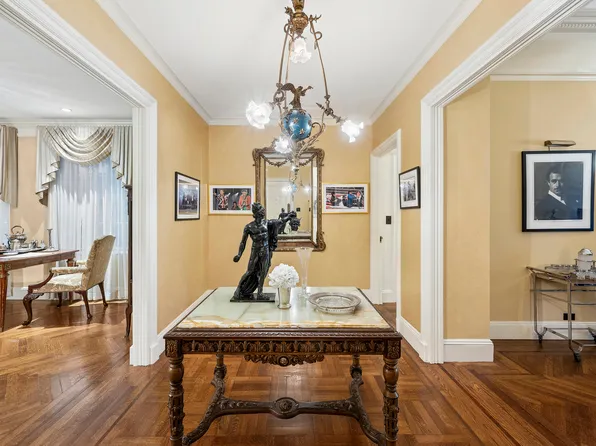 14 Sutton Place South 1B image 1 of 15