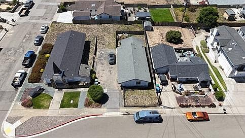 4th image of 470 Newport Ave