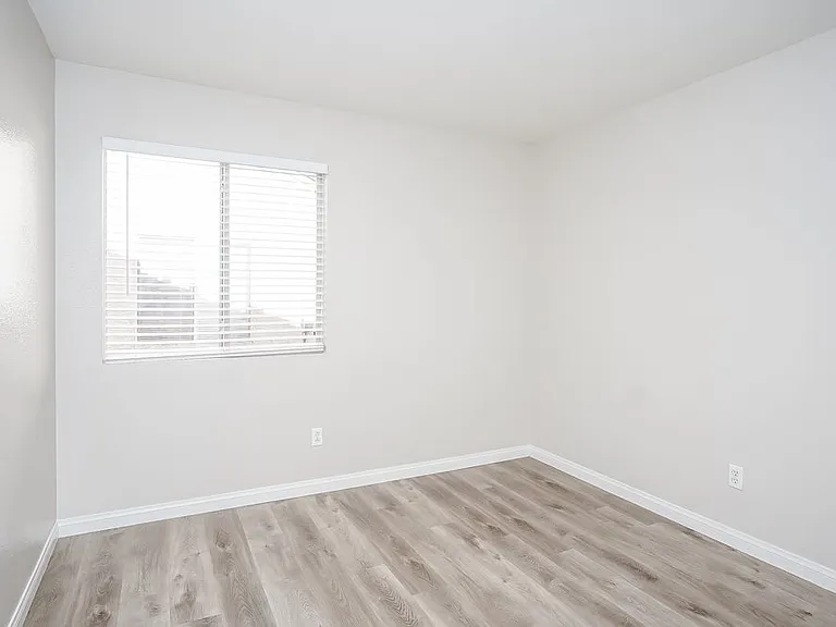 9633 Crystal Ridge Rd — Photo 13