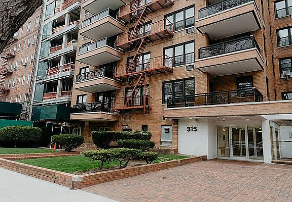3rd image of 315 Ocean Pkwy #2X