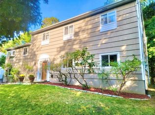 30 Meadow Ln, Chappaqua, NY