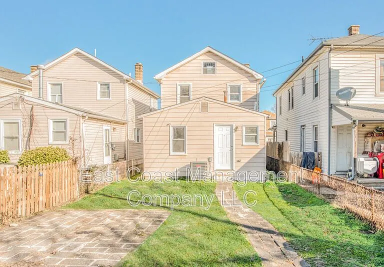 214 Center St — Photo 7