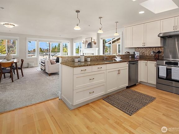 3rd image of 616 Glen Street #202