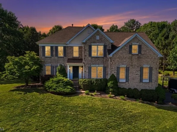 29 Old Schoolhouse Rd, Bethlehem Twp., NJ 08802