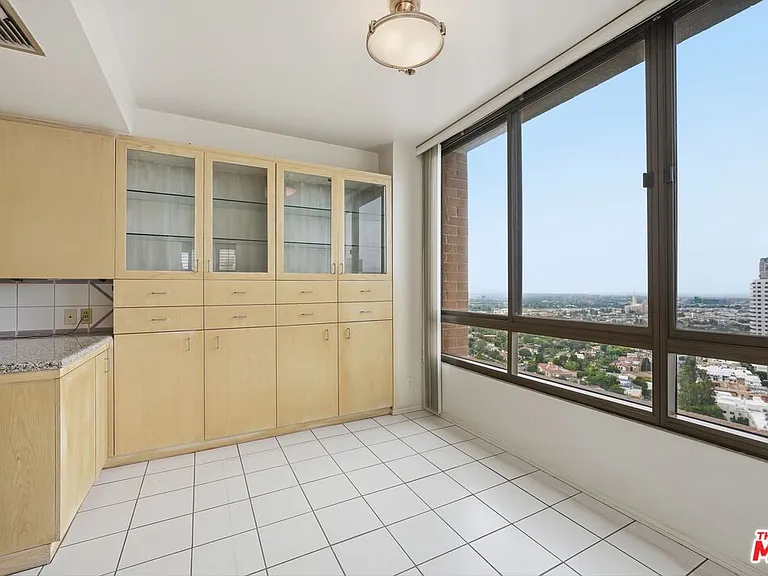 10430 Wilshire Blvd #1701 — Photo 10