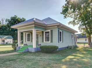 821 S Hickory St, Mount Vernon, MO 65712