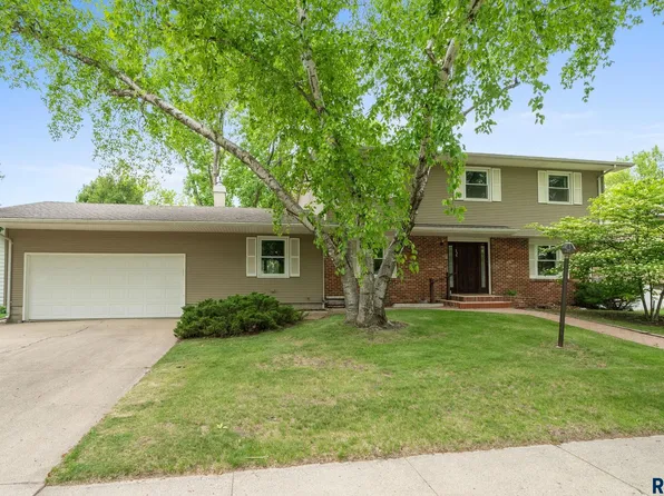 538 17th Ave S, Brookings, SD 57006