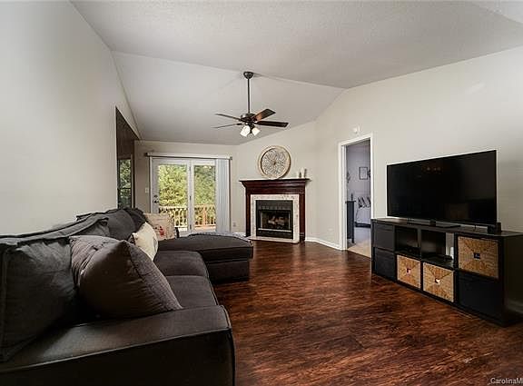 3rd image of 1330 Country Hill Dr