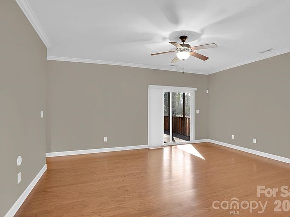 5th image of 105 Sweet Oaks Ln