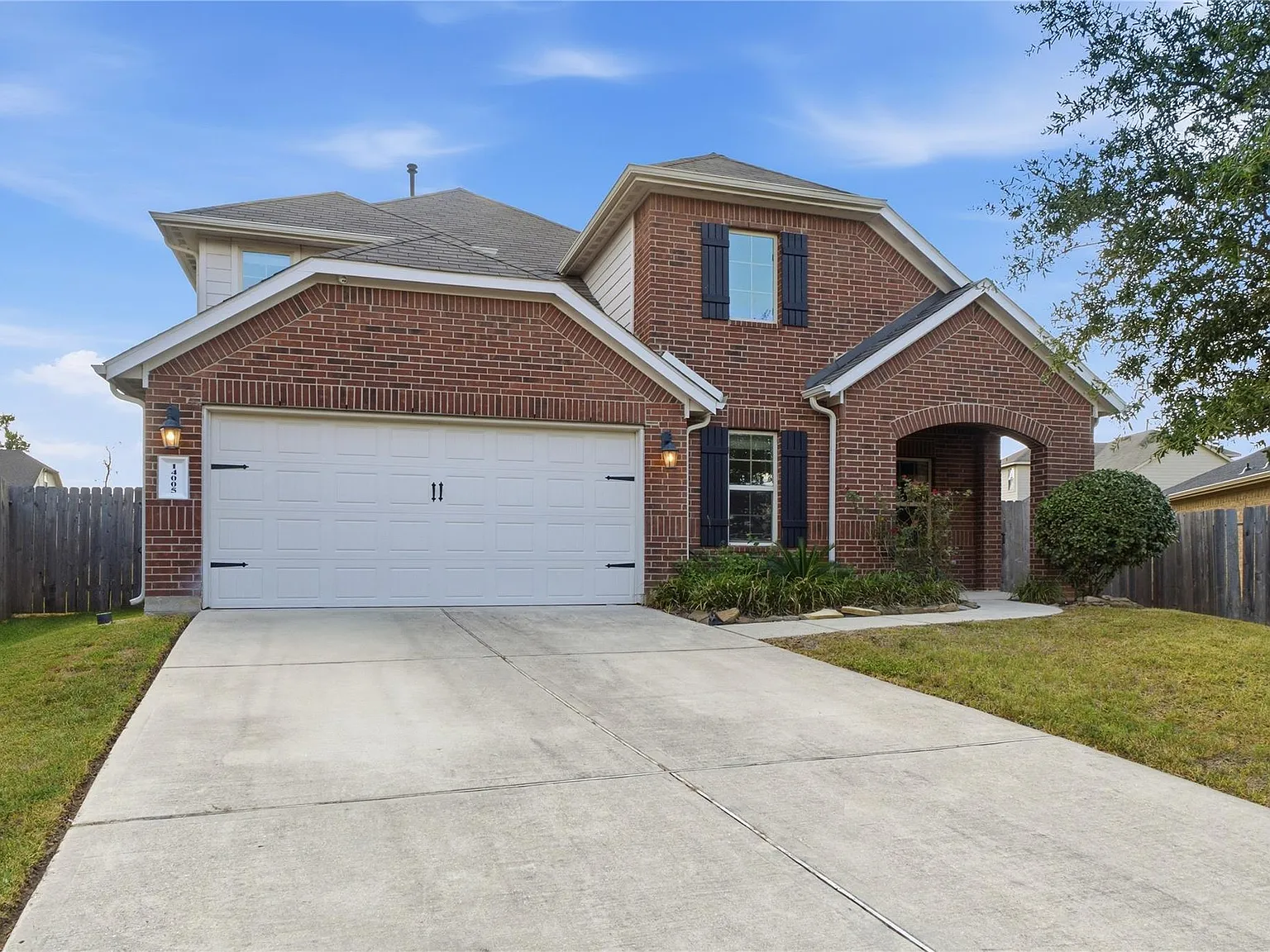5 bed, 2.5 bath, 2430 sqft, $2,650 — Photo 2