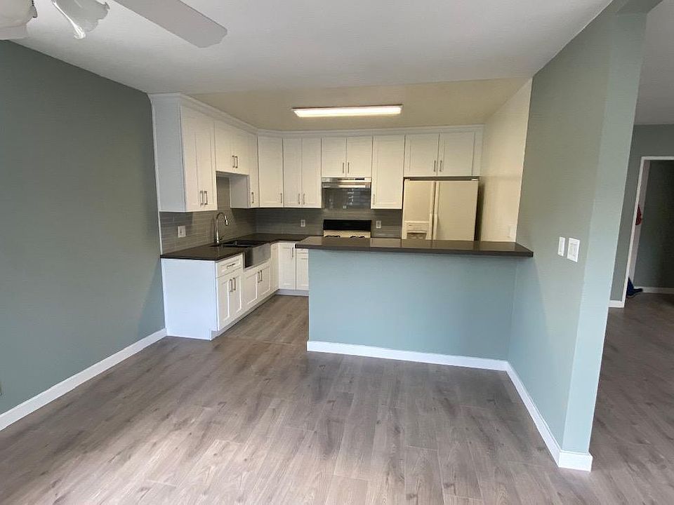 1st image of 454 Riverdale Dr #8