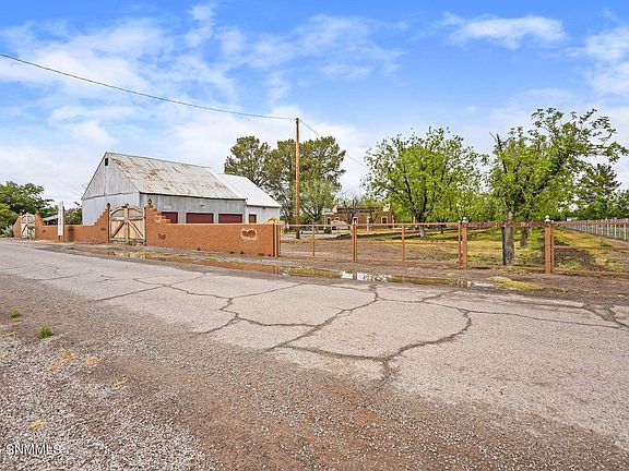 3rd image of 1015 Lister Dr