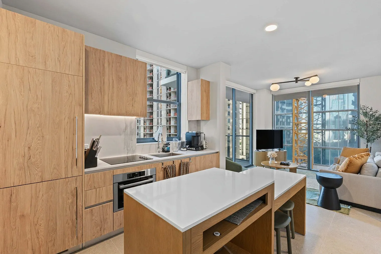 2 bed, 2.0 bath, 818 sqft, $3,681 — Photo 3