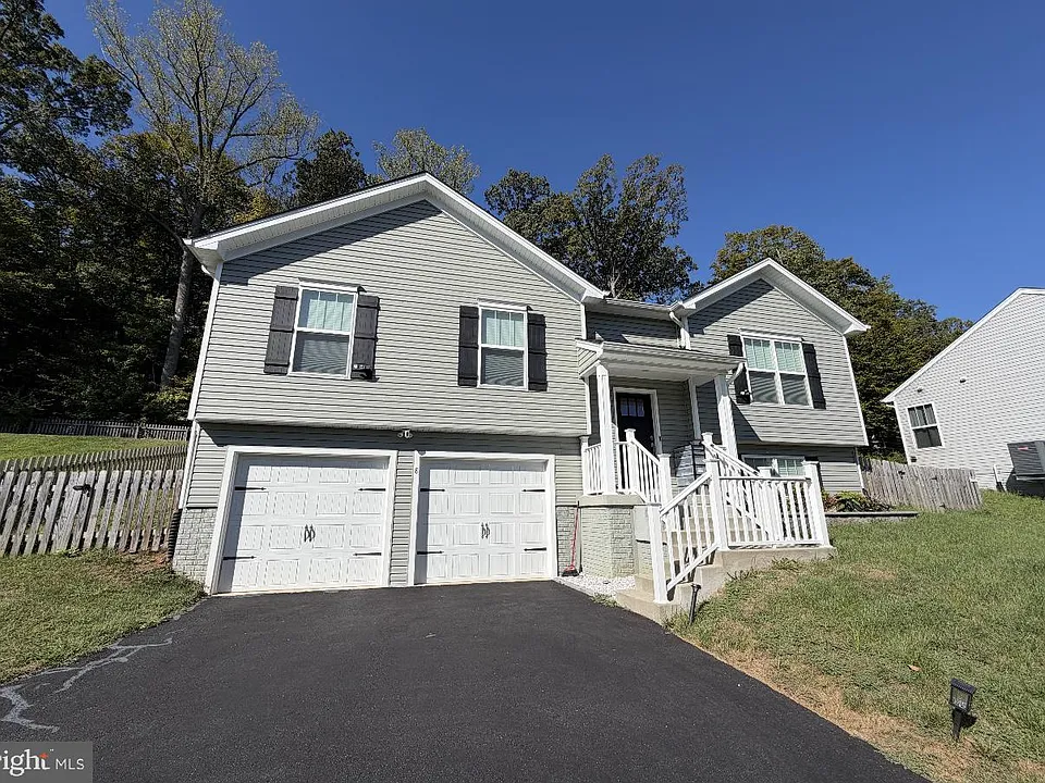 8 Howard Cir