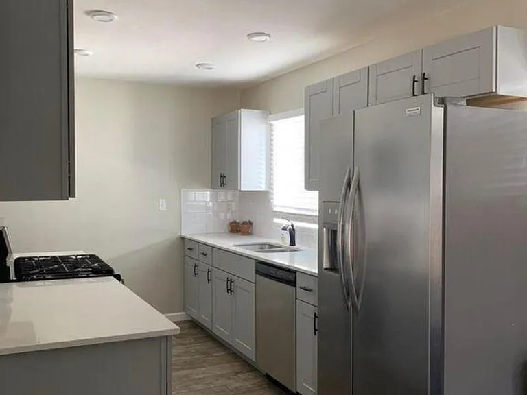 1104 E Hampton St #1 — Photo 7