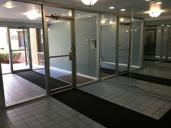 2nd image of 1600 W Greenleaf Ave APT 208