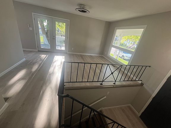 4th image of 1070 E Durham St