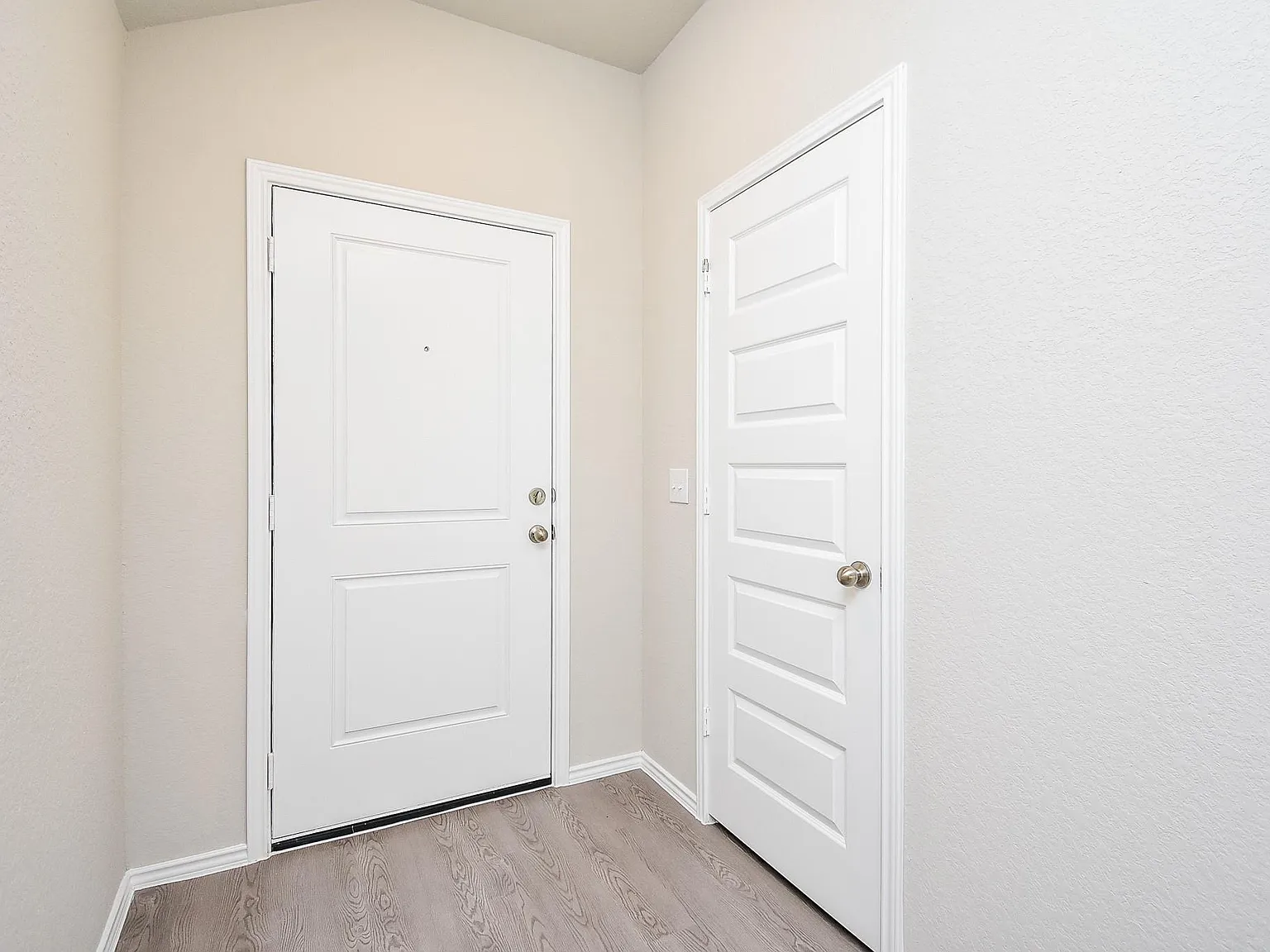 3 bed, 2.0 bath, 1402 sqft, $1,950 — Photo 4