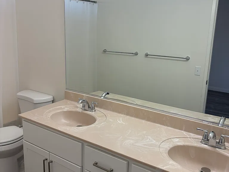 654 Woodcrest Dr #B — Photo 15
