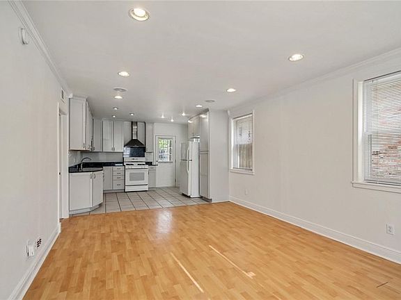 3rd image of 204 Jefferson Ave