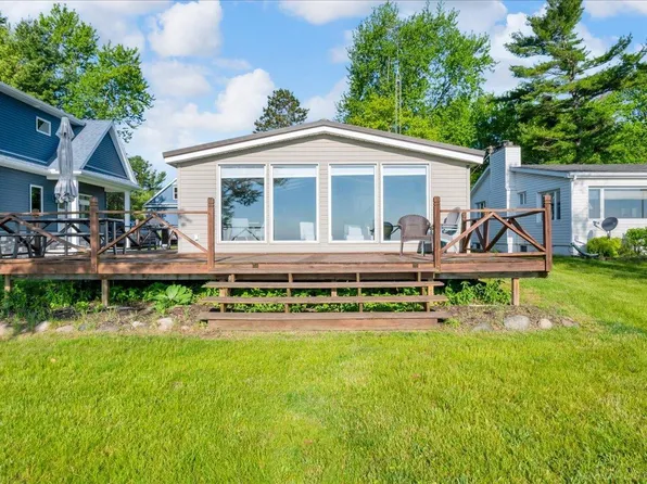 8723 Lakeshore Rd, Lexington, MI 48450