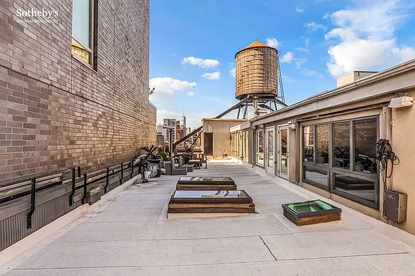 Sold by Sotheby's International Realty | media 18