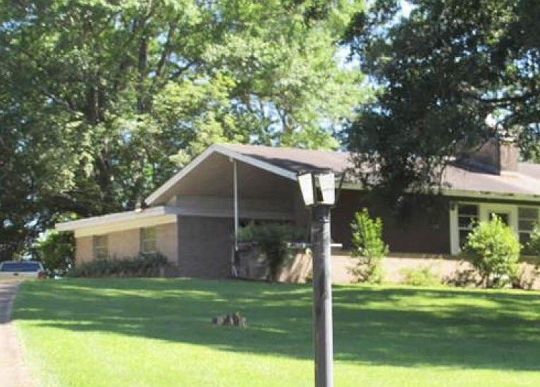 2nd image of 31 Riverside Dr
