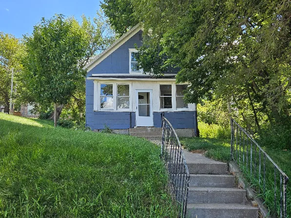 405 Oakland Ave, Oakland, IA 51560