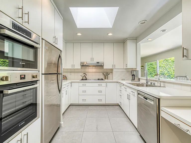 1704 San Anselmo Ave — Photo 3
