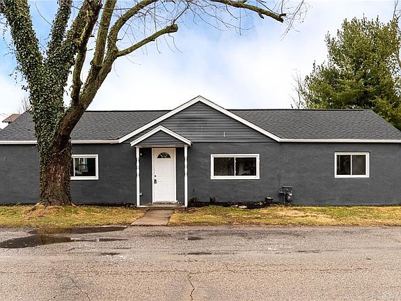 2nd image of 900 Beatrice Dr