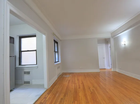 130 Bayridge Parkway image 1 of 7