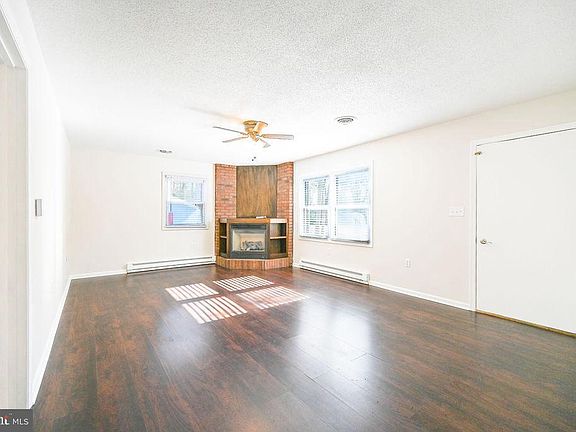 4th image of 32008 Rushmore Dr