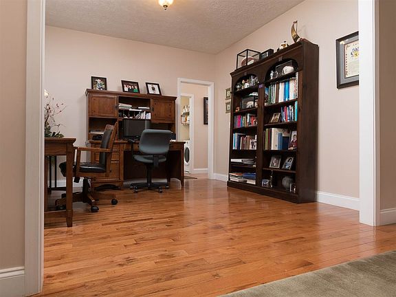 4th image of 26 Brookstone Dr