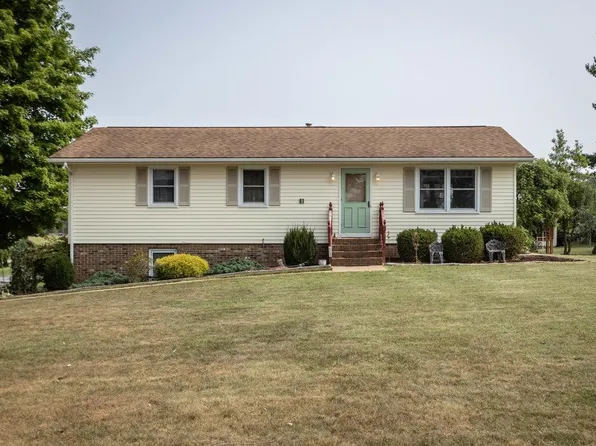 68 Cary St, Grottoes, VA 24441