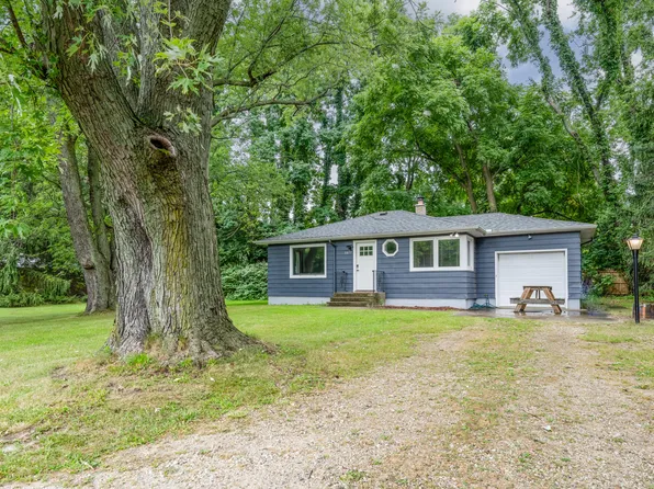 8877 Red Arrow Hwy, Bridgman, MI 49106