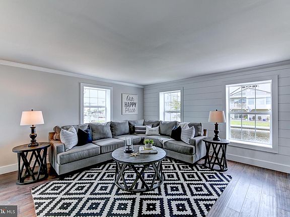 4th image of 225 Bayshore Dr