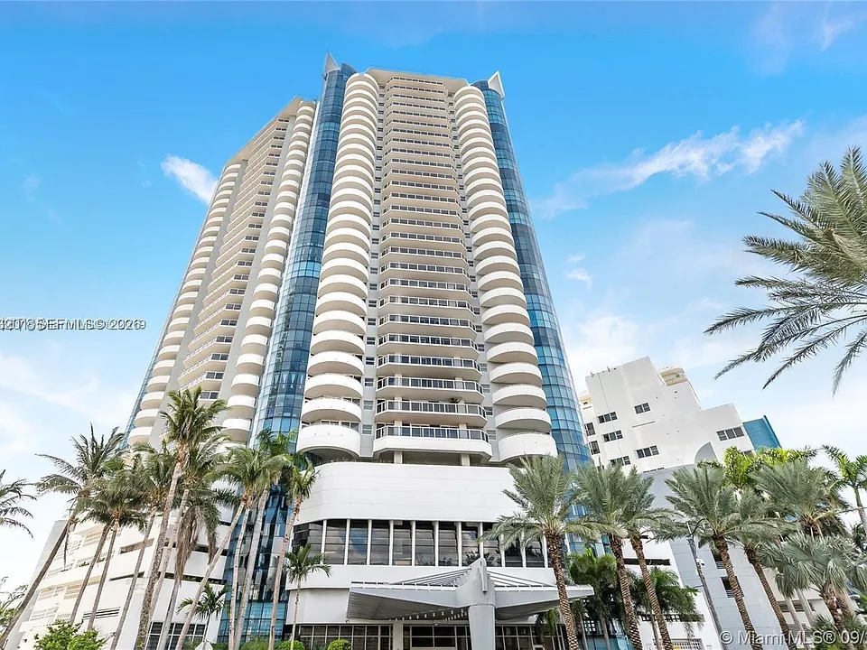 6301 Collins Ave #1206