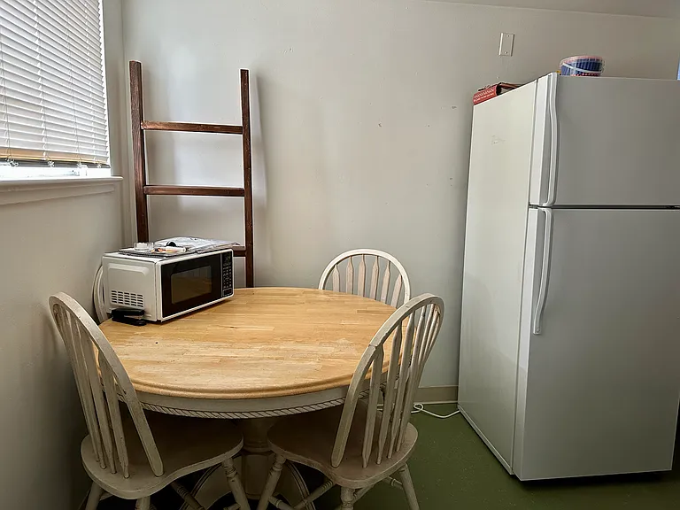 1109 E Benton St — Photo 4