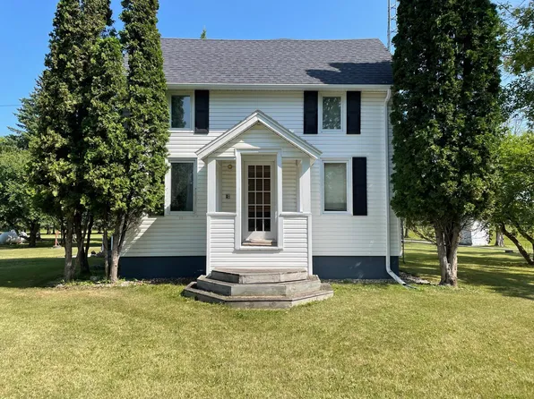 1307 5th St SE, Roseau, MN 56751