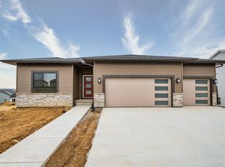 565 Fawn Ave, Tiffin, IA 52340