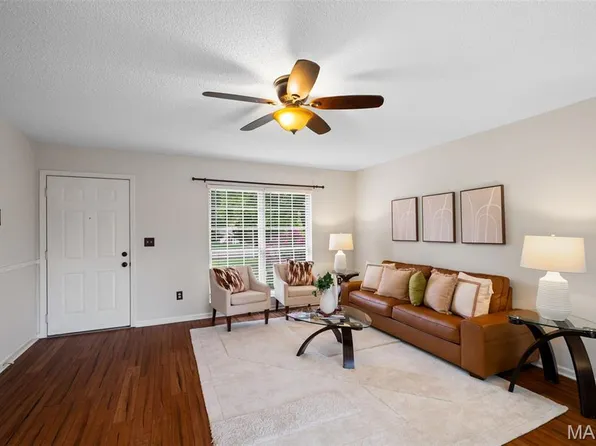 35 Oxford Dr, Washington, MO 63090