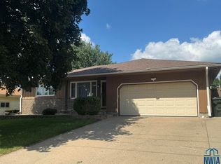 5811 Lorraine Ave, Sioux City, IA 51106
