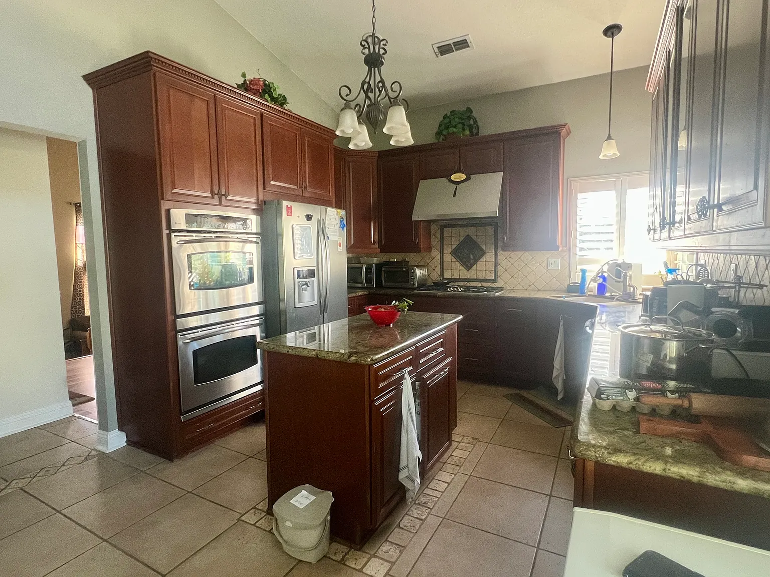 4 bed, 2299 sqft, $800 — Photo 4