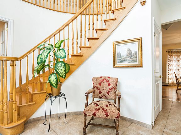 2 story entrance foyer