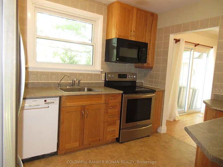 104 Boyne Cres #MAIN FLOOR — Photo 7