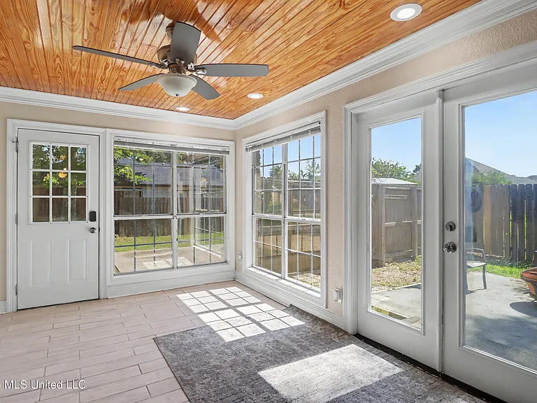 412 Woodland Park Dr — Photo 11
